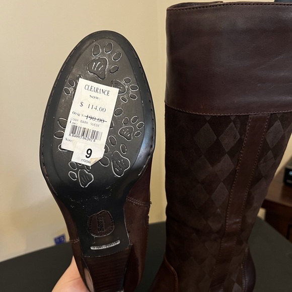 BORN WOMENS TALL LEATHER DIAMOND PATTERN BOOTS / SIZE: 9 - Picture 13 of 13